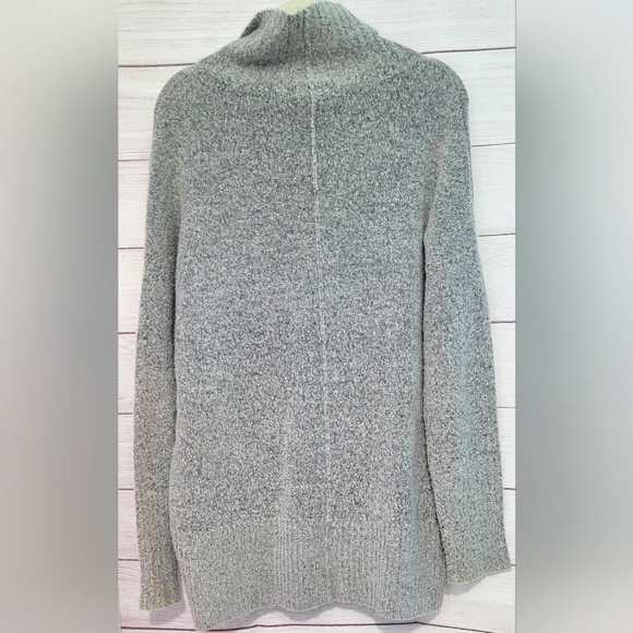 GUC soft gray mock neck high low knit sweater size M - Picture 7 of 8